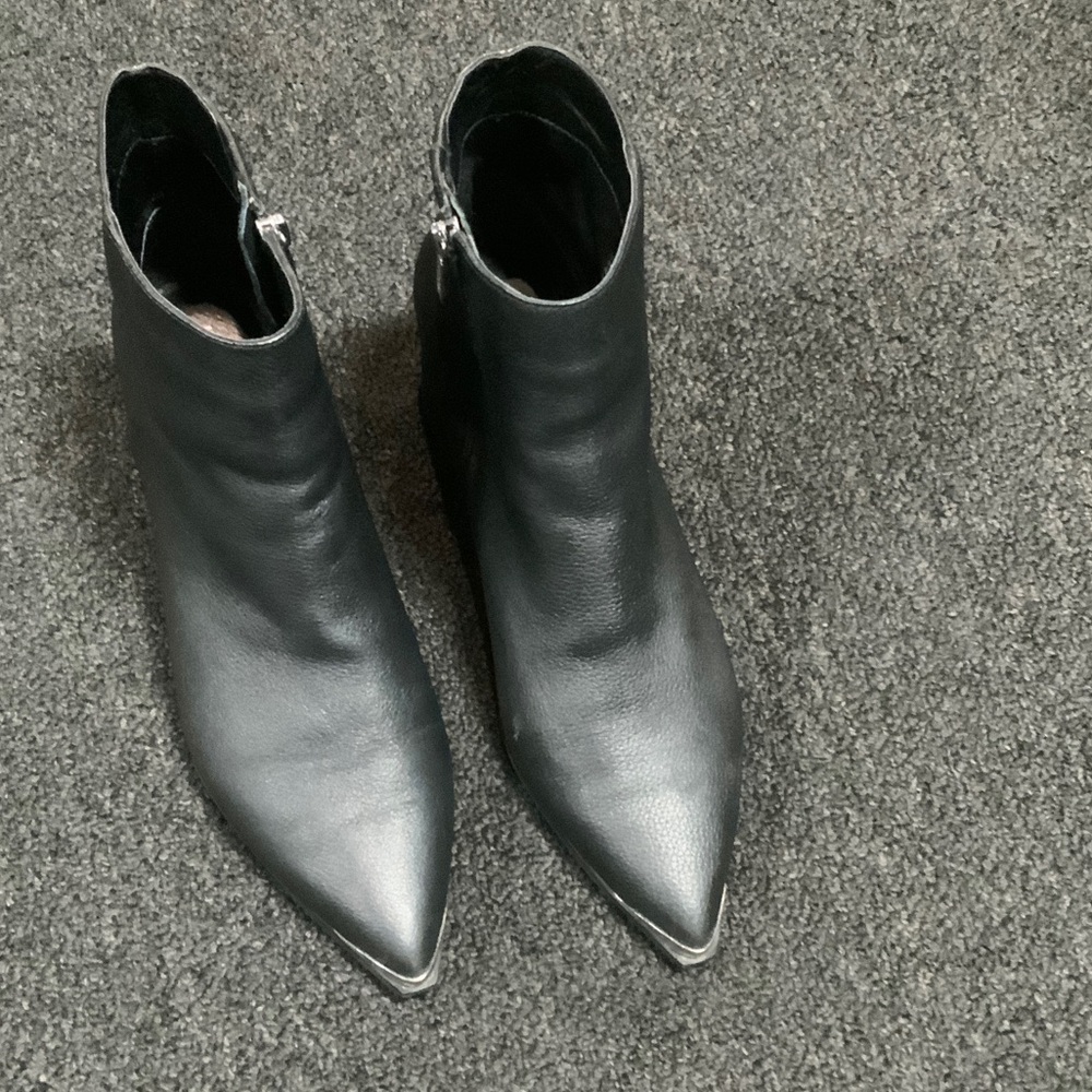 Kenneth Cole New York Sleek Black Ankle Boots